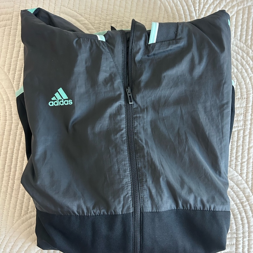 ADIDAS WINDBREAKER 🌬️
